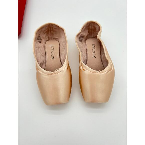 CAPEZIO "Ava" #3.5 Strong Shank Pointe Shoe (US 8 Wide) NWT - Picture 1 of 9